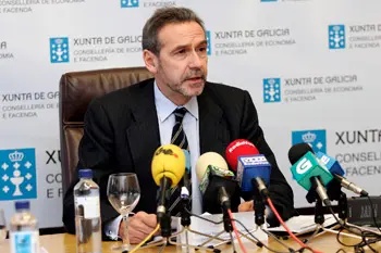 El conselleiro Fernández Antonio explicó en rueda de prensa el convenio firmado con Europa.