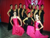 El cuerpo de baile de la sociedad actuó en los homenajes.