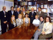 Foto de familia de la nueva junta directiva del Centro Gallegor. José Antonio Otero –el 2º por la dcha. de pie–.