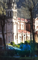 Tres chilenos en la Basílica de Covadonga