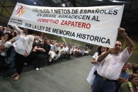 Caldera fue recibido con pancartas.