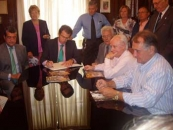 Alberto Núñez Feijóo, con la directiva del Hogar Español