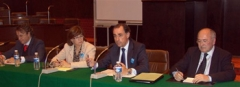 Regina Otaola y Jos&eacute; Ortiz Pintor &ndash;en el centro&ndash;, en un acto en Luxemburgo.