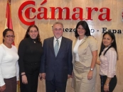 Ricardo Concha, presidente de Cavespa, junto a parte del personal que labora en la C&aacute;mara. Dameric &Aacute;vila, Rosi Villanueva, Natalia Rodr&iacute;guez P&eacute;rez, directora ejecutiva; y Noelia &Aacute;vila.