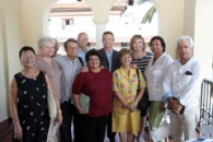 Jordi Bayona y Josefa González, con los directivos del Centro Balear de La Habana.