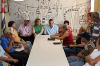 Los dirigentes del Gobierno balear, durante la reunión con sus paisanos de Batabanó.