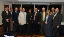 Gonz&aacute;lez de la Vega, con parte de la nueva Junta Directiva de Cavespa.