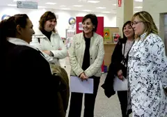 Dolores Gorostiaga junto a Aurora Vázquez, a la derecha, y Ángela Caicedo.