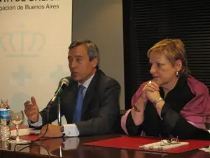 El secretario xeral estuvo arropado en Argentina por la delegada de la Xunta en Buenos Aires, María Xosé Porteiro.