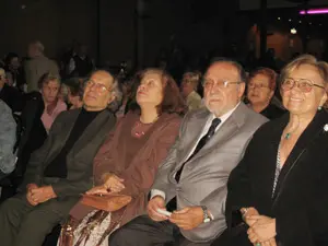En la primera fila, entre el público, Adolfo Pérez Esquivel y Francisco Lores.
