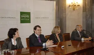 Alfonso Fernández Mañueco e Isabel Jiménez, durante los actos celebrados en Sevilla.