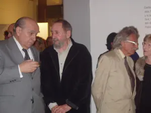 Leopoldo Novoa dialoga con Julio María Sanguinetti, durante la inauguración.