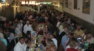 El Salón ya colmado de comensales.