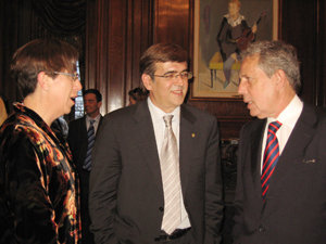 Antich, acompañado por Joana Barceló y Rafael Estrella, momentos antes de su disertación.