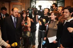 Ricardo Varela deberá explicar la contratación de la supuesta agente electoral.