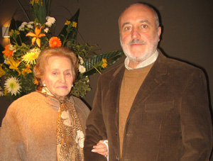 Lorenzo Sastre Cano, hijo menorquín, y su madre, Isabel Cano García.