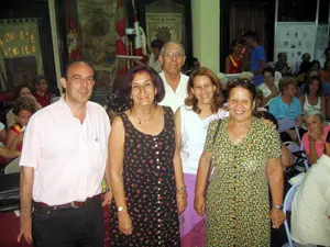 Muñoz Rayo junto a los presidentes de las comisiones de juventud, mujeres y mayores.