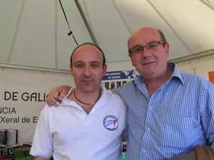 Manuel Luis Rodríguez, junto al presidente del Centro Gallego de Frankfurt, Francisco Atanes.