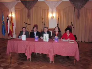Manuel Fernández de la Cera y Consuelo Vega –en el centro de la imagen–.