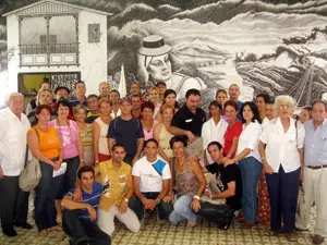 Plasencia con los monitores en Cuba.