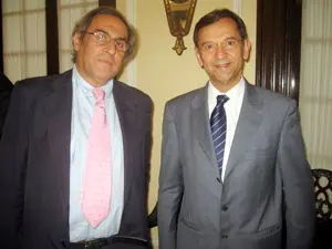 El cónsul general, Pablo Barrios, y Antonio Castro.