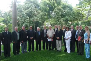 Foto de familia, con parte de los integrantes del Consejo de Administración de la FES.