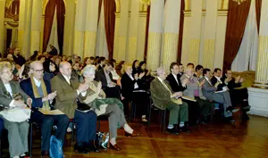 Autoridades y público presente en la apertura del Foro.