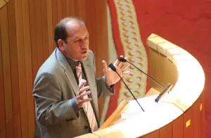 Leiciaga defendió la postura de su grupo en el Pleno.