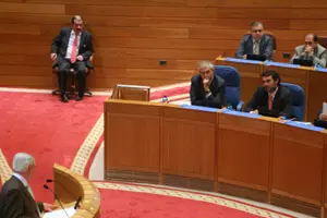 Castelao se dirige a Touriño y a Anxo Quintana en el pleno sobre la reforma de la Loreg de la semana pasada.