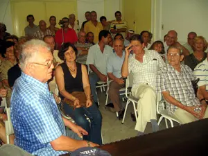 Manuel Díaz –a la izda.– y Oscar Fernández Mell –2º por dcha–., en el acto.