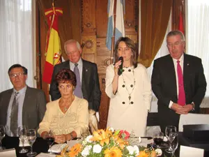 La presidenta del Centro Burgalés, Julia Hernando; el vicepresidente, Teodoro González; la presidenta del CRE de Buenos Aires, María Michelón; y el presidente del Centro de Castilla y León de La Plata. Jorge García.