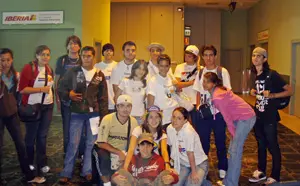Los primeros participantes en los campamentos y campos de trabajo en el aeropuerto de Lavacolla.