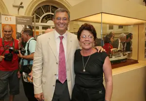 Valentín Ruiz, junto a la consejera general por Argentina María Ángeles Ruisánchez, en el último pleno del CGCEE.