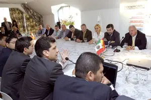 Un momento de la reunión entre empresas cántabras y cargos institucionales de México.