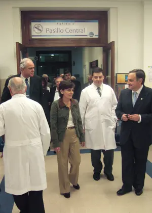 La conselleira de Sanidade visitó la farmacia hospitalaria del Centro Gallego, en su último viaje a Argentina.