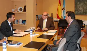 González, Rodríguez y Pérez, en la firma del acuerdo.