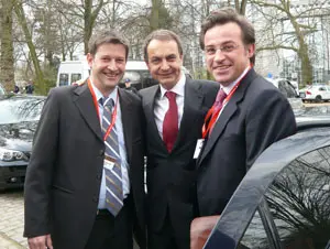  Javier Moreno y Antoine Quero, junto José Luis Rodríguez Zapatero, en un encuentro reciente en Bruselas.