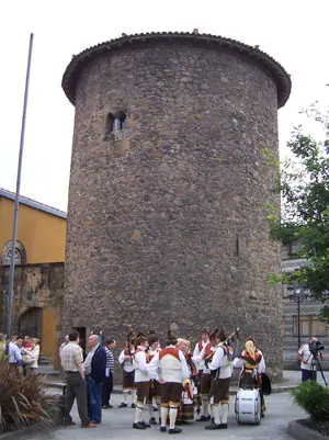 La sede de la asociación está en la Torre de la Quintana, en Ciañu.