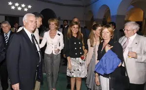 Esperanza Aguirre con algunos de los consejeros que acudieron a la recepción.