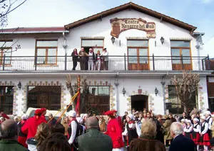Preparación del tradicional chupinazo.