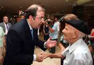 Juan Vicente Herrrera saludó a un burgalés de 103 años.