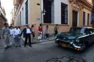 El presidente Herrera, frente al edificio en el que se ubicará el futuro Centro de Día.