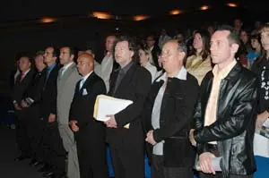 Parte de los directivos e invitados a la sesión solemne.