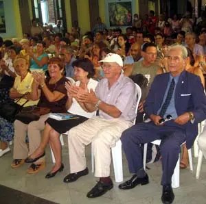 Los asistentes disfrutaron con las actuaciones folclóricas.