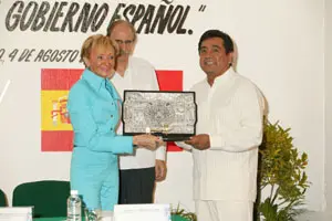  La vicepresidenta  recibió las llaves de la ciudad de Acapulco, en presencia del embajador español en México.