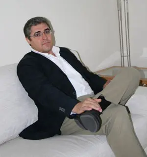 Carlos Aymerich acusou ao Partido Popular de aprovitarse do poder no pasado para tecer redes clientelares no exterior.