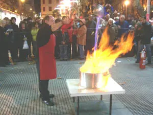  Un momento de la preparación de la queimada en Mar del Plata.