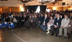 La inauguración reunió a autoridades locales y españolas.