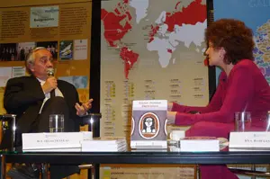 Badi Lestani conversa con el escritor Carlos Penelas.