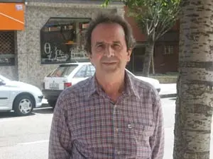 José María Aldariz, al frente del Centro Asturiano de São Paulo, durante su visita a Gijón este verano.